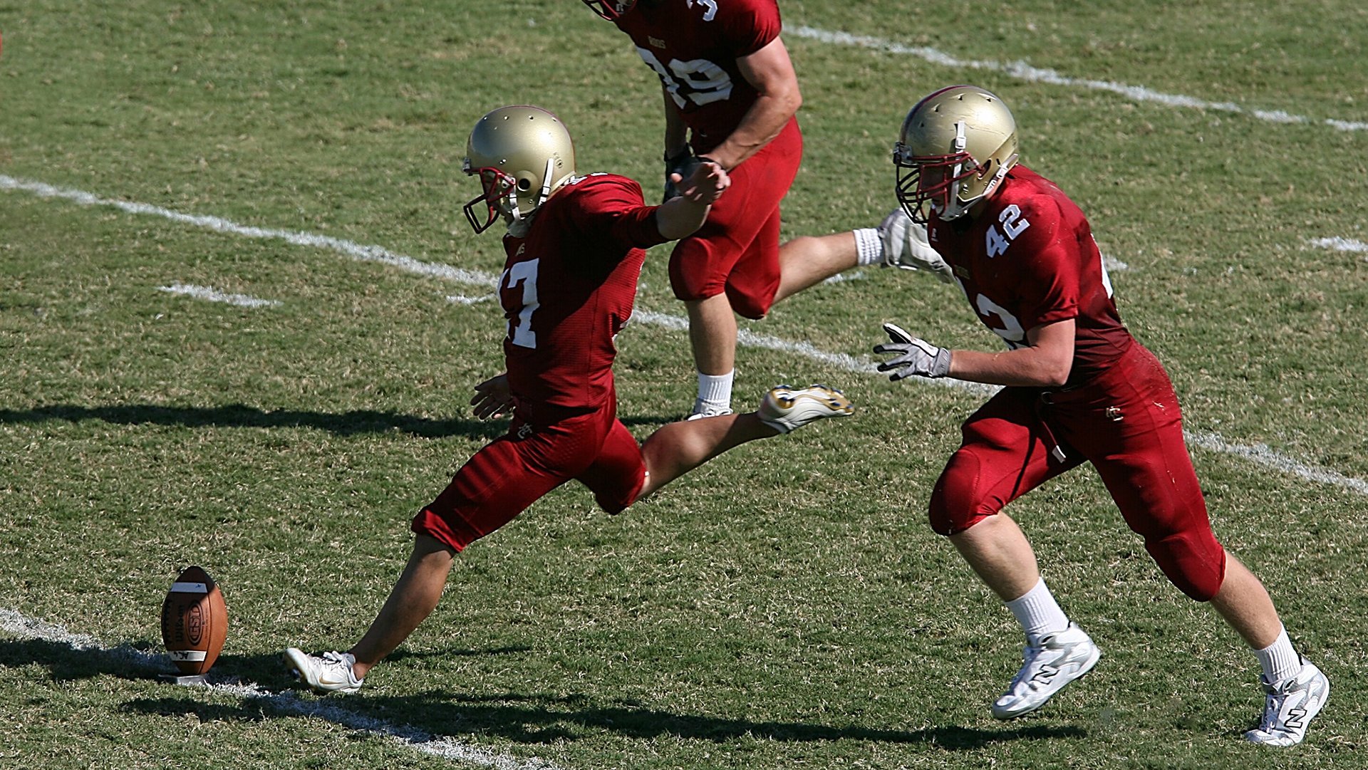 “金牛区城北体育馆：运动舞蹈赛场精彩连连，舞者们挑战节奏与力量极限”